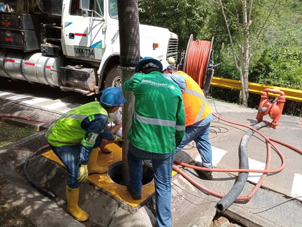 Limpieza de pozo séptico en Santander con Fumisantander