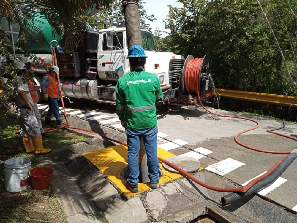Trabajo de succión de aguas residuales en Santander
